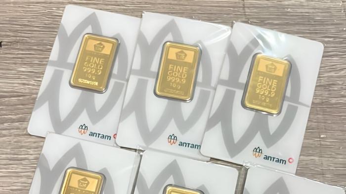 MEROKET TAJAM- Harga emas Antam Logam Mulia pada 27 Desember 2025 meroket tajam. Kini harganya sudah tembus Rp 2,6 juta per gram.