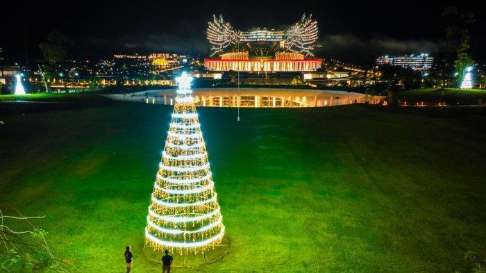 LIBURAN DI IKN - IKN siap dikunjungi wisatawan yang ingin menyambut Tahun Baru 2026. Suasana IKN di malam hari. (OIKN)