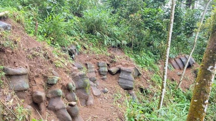 Batuan Purba — Suasana di lokasi ditemukannya batuan purba di perbukitan Igir Karem, Desa Karangjambu, Kabupaten Purbalingga, Senin (29/12/2025). 