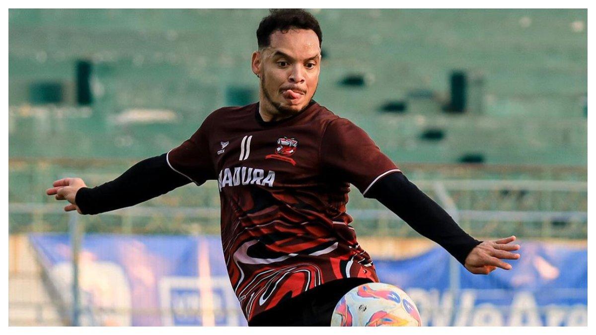 Potret Lulinha berseragam jersey Madura United