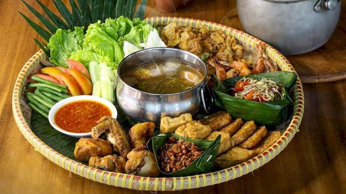 Potret nasi liwet yang ada di Swiss-Belhotel Cirebon, sebuah perpaduan kuliner tradisional dengan sentuhan modern.