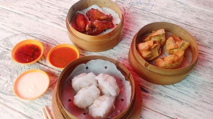 Dimsum Inmons, dimsum hasil produksi UMKM milik Ani Andriyani di Kota Bandung, memiliki rasa mewah tapi harganya terjangkau. Tersedia 70 varian rasa.