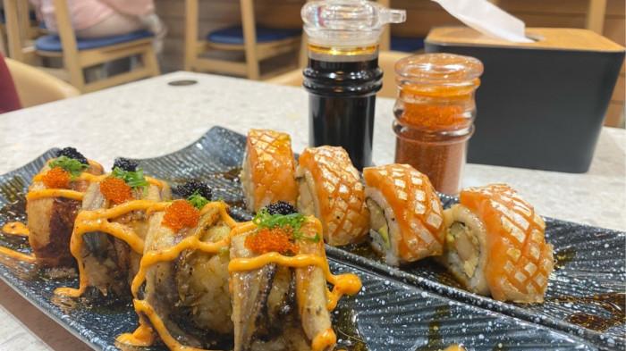 KULINER BARU -  Suasana Sushi Republic yang hadirkan sushi berjalan, shabu dan grill di Kota Bandung, Jumat (31/10/2025)