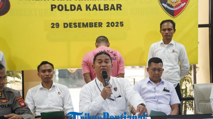 KASUS PETI - Kepala Bagian Operasional (KBO) Ditreskrimsus Polda Kalbar, AKBP Ya’ Muhammad Ilyas, AKBP Ya’ memimpin rilis kasus pengungkapan Pertambangan Emas Tanpa Izin (PETI), di Mapolda Kalbar, Jalan Jendral Ahmad Yani, Kota Pontianak, Senin, 29 Desember 2025. Sebanyak 38 kasus PETI sepanjang periode Juli hingga Desember 2025, dengan total 73 orang tersangka berhasil diamankan.