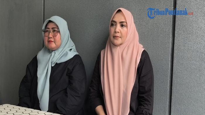 PELECEHAN SEKSUAL - Ketua KPAD Kubu Raya, Diah Savitri (kiri) dampingi Ketua HWCI, Eka Nurhayati Ishak (kanan) saat menjelaskan Kasus dugaan pelecehan seksual yang menimpa NJ (15), seorang remaja putri di Kalimantan Barat, Senin 29 Desember 2025.