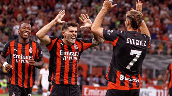 SELEBRASI MILAN - Pemain AC Milan Christian Pulisic melakukan selebrasi usai menjebol gawang Bari pada pertandingan 64 besar Coppa Italia di San Siro Stadium, Senin (18/8/2025) dini hari WIB. (Instagram Milan - 18/8/2025)