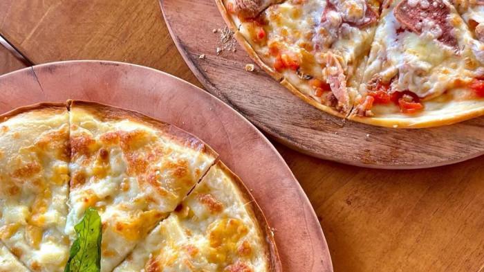 Meat Lovers dan Premio Cheese (sumber: paleostone.age)