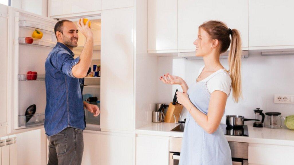 Ilustrasi penggunaan kulkas.