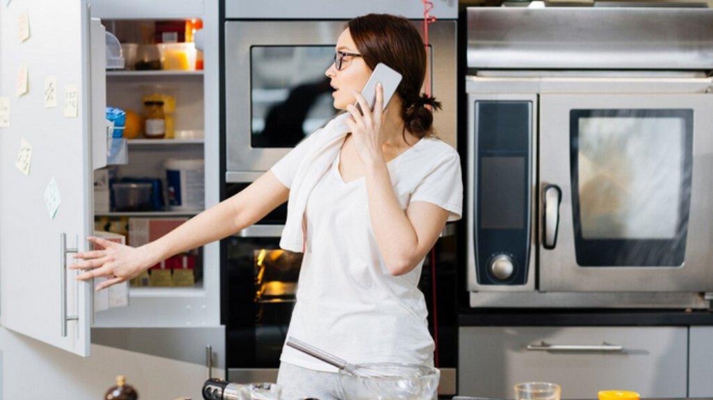 Ilustrasi penggunaan kulkas.