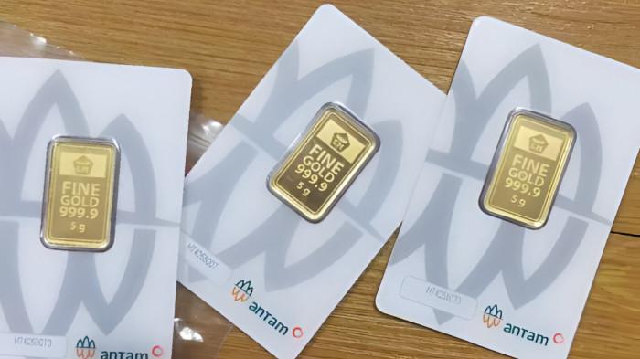 TURUN TIPIS- Harga emas Antam pada Senin, 29 Desember 2025 turun tipis dibanding pekan lalu, Kini harganya turun Rp 9.000 per gram.