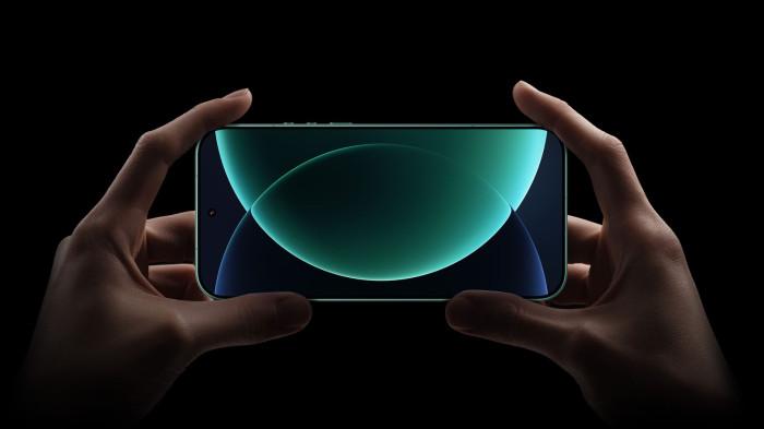 Xiaomi 17 Ultra mengusung layar AMOLED LTPO Jernih .