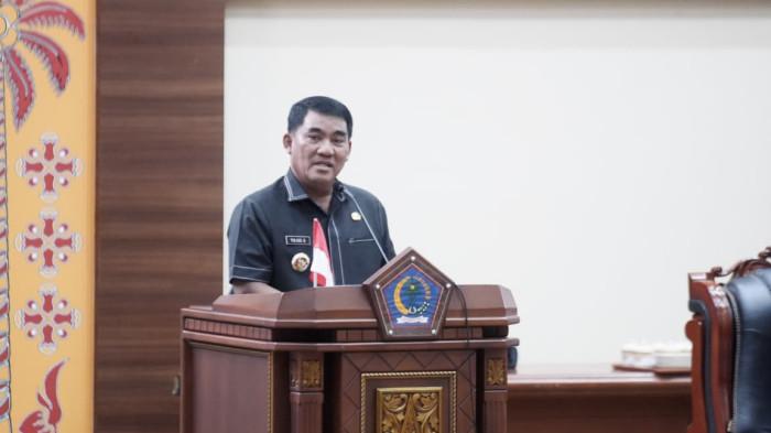 KUA PPAS - Gubernur Yulius saat menghadiri Rapat Paripurna DPRD Provinsi Sulut dalam rangka Penyampaian dan Penjelasan Kebijakan Umum Anggaran (KUA) dan Prioritas Plafon Anggaran Sementara (PPAS) APBD Tahun Anggaran 2026, di Ruang Rapat Paripurna DPRD Sulut, Senin (27/10/2025).
