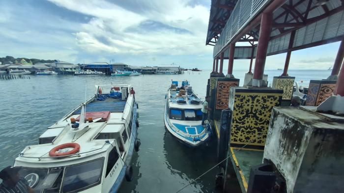 SIAP SPEEDBOAT BERANGKAT  – Aktivitas speedboat reguler di Pelabuhan Tengkayu 1 Tarakan siap berangkat rute tujuan di Kalimantan Utara. .
