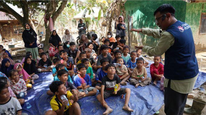 Foto 3: Kegiatan trauma healing bagi anak-anak terdampak bencana Sumatera oleh TelkomGroup.
