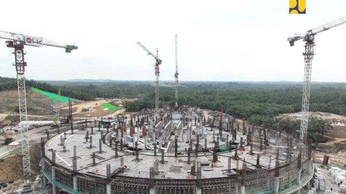 Penampakan proyek Masjid Negara Ibu Kota Nusantara (IKN) di Kalimantan Timur. Pekerjaan pembangunan Masjid Negara Ibu Kota Nusantara (IKN) telah mencapai 45 persen sejak groundbreaking pada 18 Januari 2024.