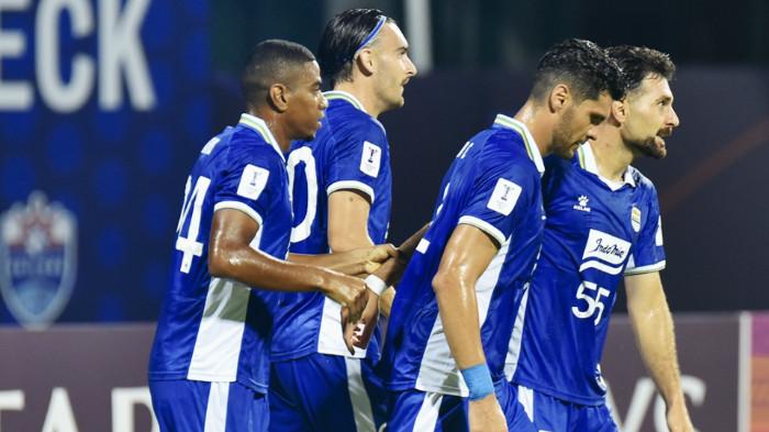 SELEBRASI PERSIB - Para pemain Persib Bandung merayakan gol Frans Putros yang dicetak ke gawang Lion City Sailors pada pertandingan kelima Grup G AFC Champions League (ACL) Two 2025/26 di Bishan Stadium, Singapura pada Rabu (26/11/2025) malam WIB. (Instagram Persib - 26/11/2025)