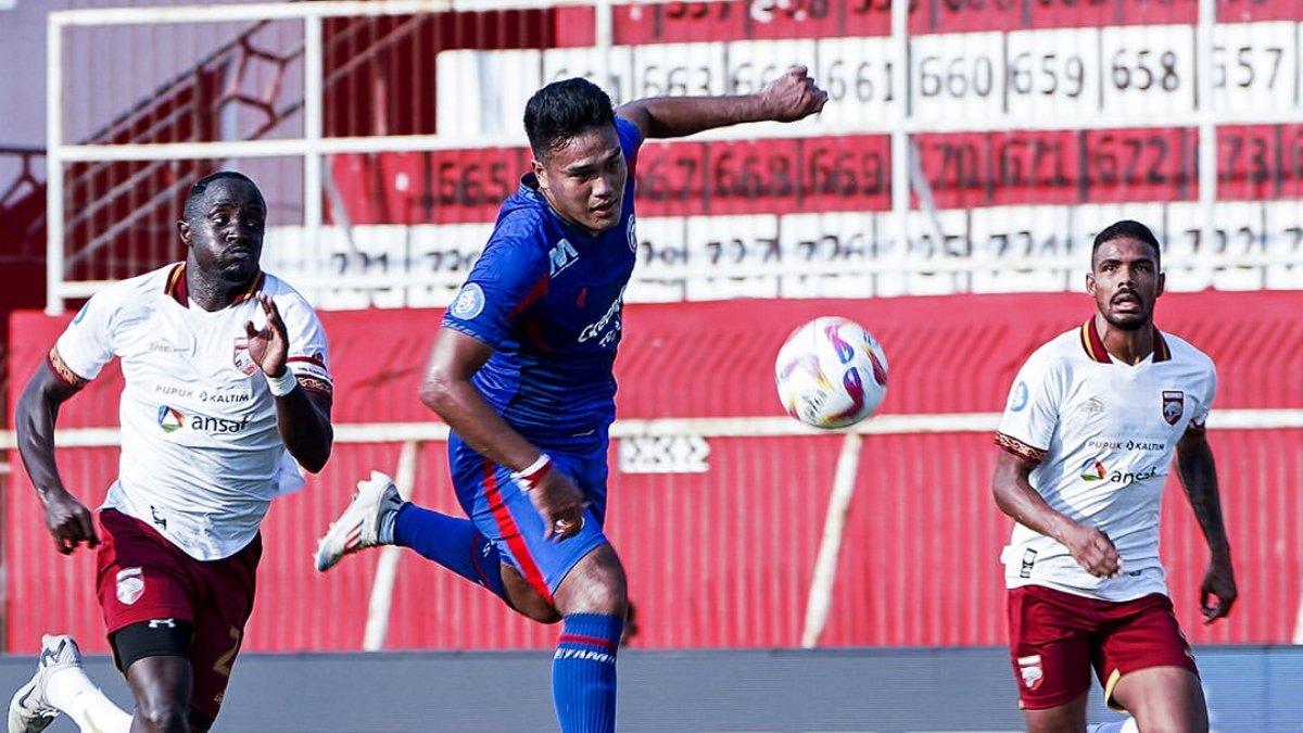 Portret Muhammad Rafli (tengah) ketika memperkuat Arema FC di Liga 1 2024/2025.