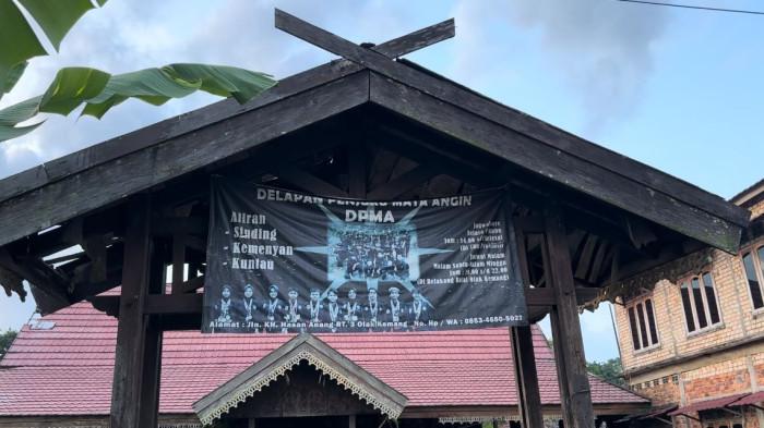 Padepokan silat Delapan Penjuru Mata Angin (DPMA) di Olak Kemang, Kecamatan Danau Teluk, Kota Jambi.