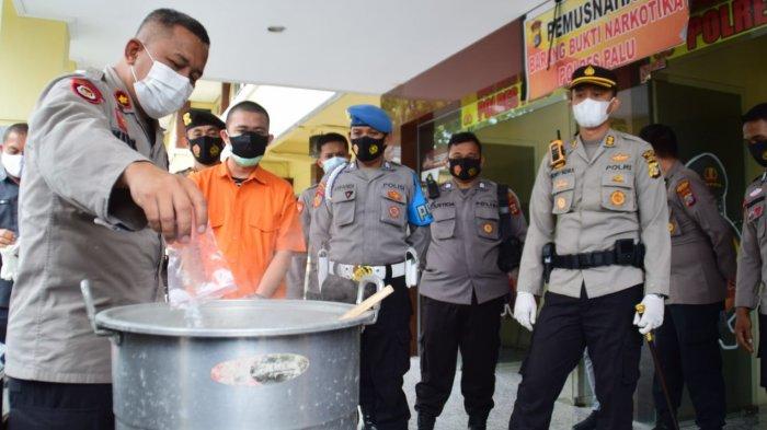 Kepolisian Resor (Polres) Palu melakukan pemusnahan barang bukti Narkotika jenis Sabu, di Lobi Polres Palu, Jl Sam Rarulangi, Kelurahan Besusu Barat, Kecamatan Palu Timur, Kota Palu, Kamis (19/8/2021).