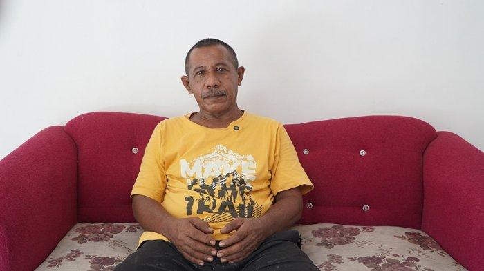 SUARA KELUARGA - Hans Mainake (61), cucu dari almarhum Elizabeth Waas—saudari Yunus dan Lambert Waas. Kepada TribunAmbon.com, Rabu (17/12/2025), Hans menyatakan bahwa pembagian lahan tahun 1966 telah dilakukan secara adil dan disaksikan pemerintah Negeri Amahusu.