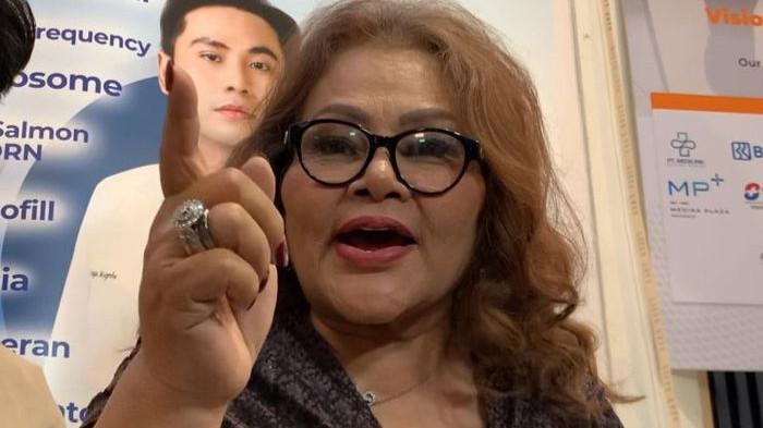 DIBUAT MALU - Eva Manurung ditemui di kawasan Cibubur, Jawa Barat, Kamis (27/11/2025).