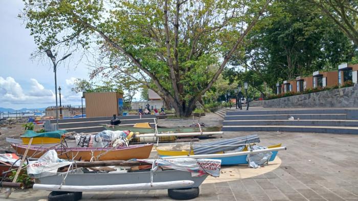MBW II - Suasana Malalayang Beach Walk II, Manado, Sulawesi Utara, Rabu