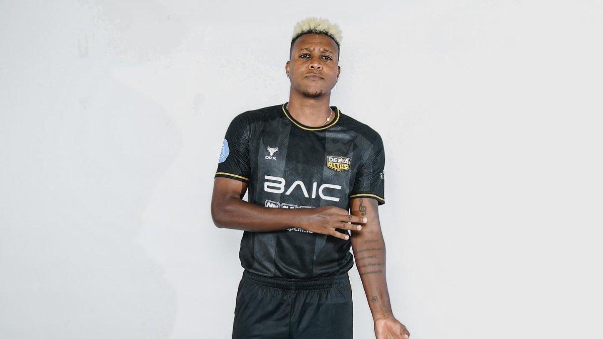 Potret Hugo Gomes mengenakan seragam Dewa United. Terkini, inilah profil Hugo Gomes, otak serangan Dewa United asal Brasil yang potensi bungkam Arema FC di pertandingan Liga 1 2024/2025 pada Senin (12/8/2024) pukul 15.30 WIB di Stadion Soepardi, Blitar, Jawa Timur.