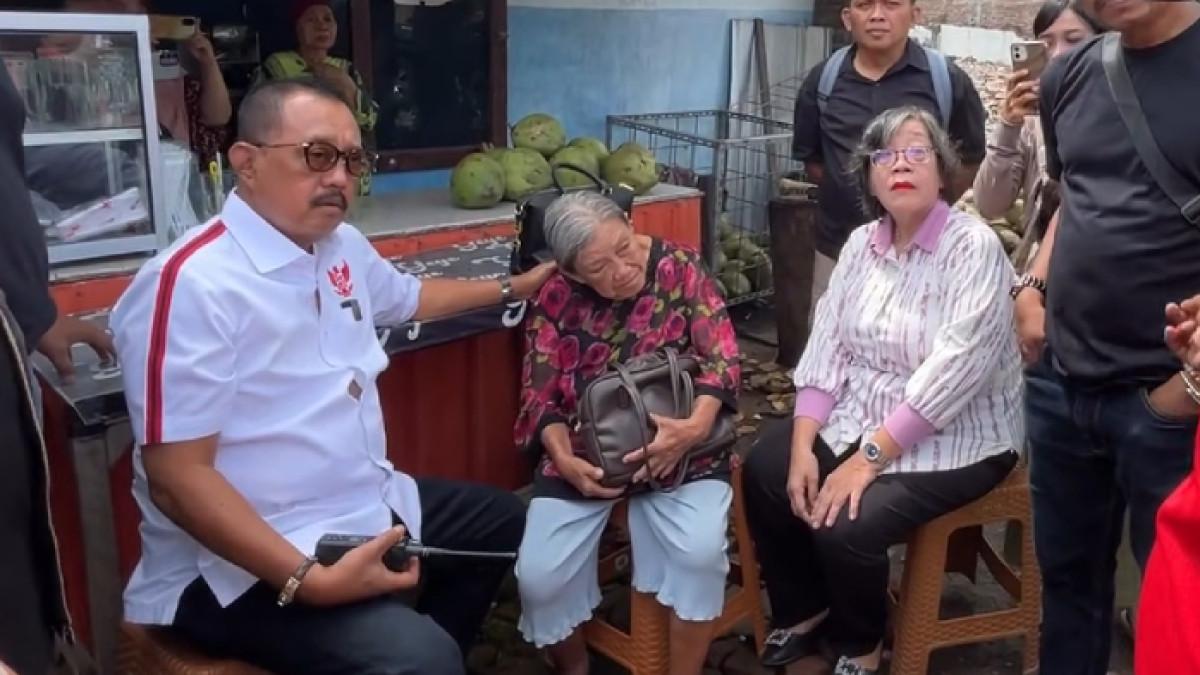 RUMAH NENEK ELINA - Wakil Walikota Surabaya Armuji melakukan sidak atas kasus viral seorang nenek asal Surabaya, Elina Wijayanti (80) yang rumahnya dirobohkan secara paksa, Rabu (25/12/2025).