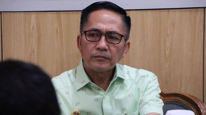 RATU DEWA - Wali Kota Palembang Ratu Dewa mengimbau kepada warga untuk merayakan malam pergantian tahun tanpa euforia dan lebih yang bermanfaat.