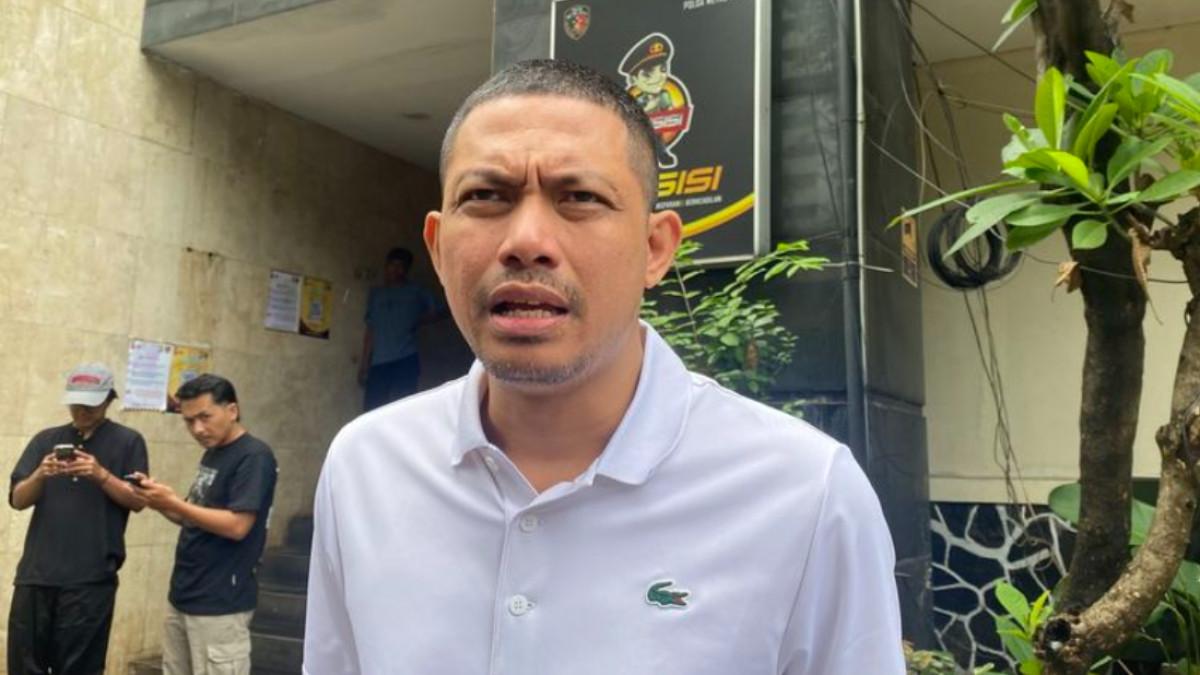 Influencer DJ Donny saat menyambangi Polda Metro Jaya untuk melaporkan kejadian teror bangkai ayam dan bom molotov, Rabu (31/12/2025).