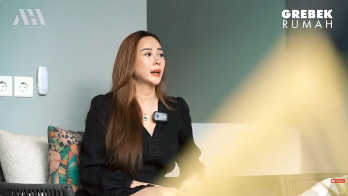 Tantangan membesarkan anak seorang diri, terutama tanpa sosok ayah, diakui Aura Kasih bukan hal mudah, terlebih karena Arabella adalah anak perempuan.