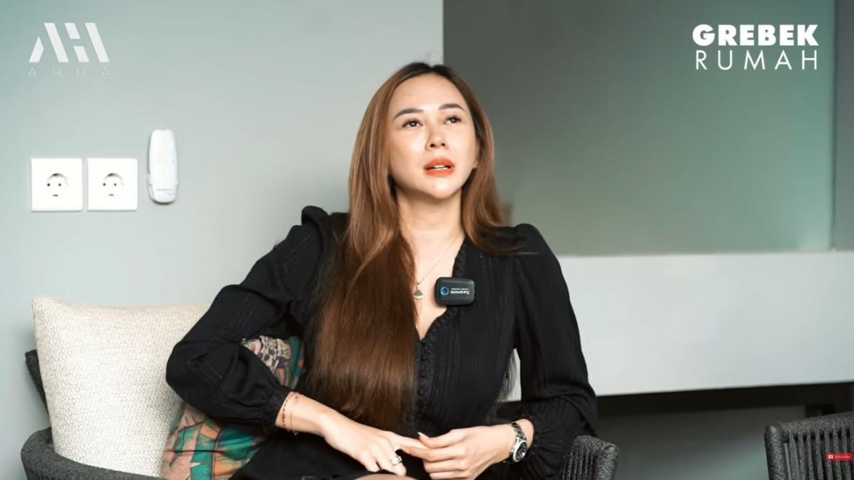 Aura Kasih secara terbuka menceritakan beratnya menjalani peran sebagai seorang janda.