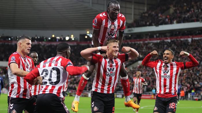 SELEBRASI SUNDERLAND - Para pemain Sunderland merayakan gol yang dicetak oleh Daniel Ballard ke gawang Arsenal dalam pertandingan pekan ke-11 Liga Inggris 2025/2026 di Stadium of Light, Minggu (9/11/2025). (Instagram Sunderland - 9/11/2025)