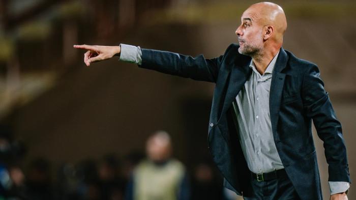 GUARDIOLA - Pelatih Manchester City, Pep Guardiola, memberikan arahan kepada anak asuhnya selem pertandingan kontra AS Monaco dalam matchday kedua Phase League Liga Champions di Stade Louis II, Prancis pada Kamis (2/10/2025) dini hari WIB. (Website Man City - 2/10/2025)