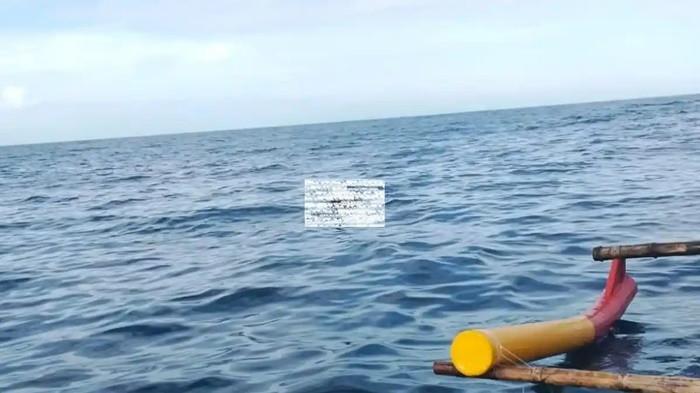 PENERJUN HILANG DITEMUKAN - Widiasih (58) atlet terjun payung yang jatuh kini sudah ditemukan oleh nelayan Cilacap di dekat keramba Susi Pudjiastuti di perairan Pangandaran pada Jumat (2/1/2025) pagi.