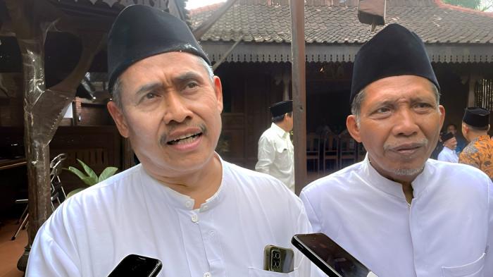 NAHDLATUL ULAMA - Wakil Ketua Pengurus Cabang Nahdlatul Ulama (PCNU) Jombang, sekaligus Koordinator Napak Tilas wilayah Jombang, KH Haris Munawir atau Gus Haris saat dikonfirmasi awak media di Zam-zam Restoran di Kecamatan Diwek, Kabupaten Jombang, Jawa Timur pada Jumat (2/1/2026). Rombongan berangkat dari Bangkalan, Madura, menuju Tebuireng, Jombang, mengikuti jejak perjalanan sejarah para muassis, sampai berdirinya NU.