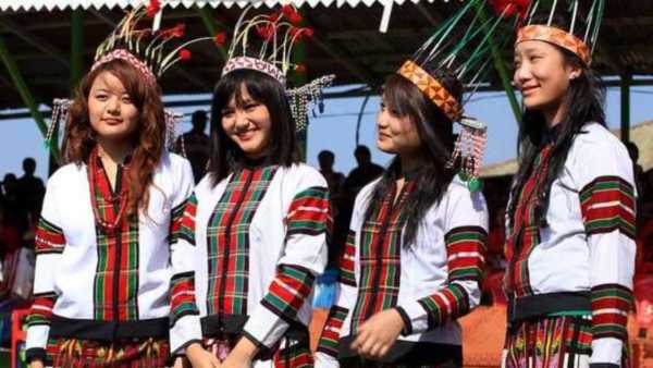 मिझोराम (लहान राज्यांमध्ये अव्वल) : मिझोराम हे सातत्याने आनंदी राज्यांच्या यादीत अग्रस्थानी असते. येथे 100% साक्षरतेच्या जवळ असलेला दर आणि समाजात असलेली समता हे आनंदाचे मुख्य कारण आहे.