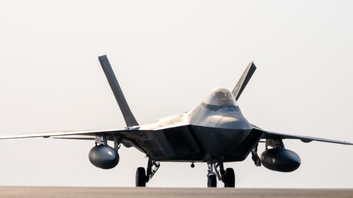 Jet tempur F-22 Amerika Serikat tiba di Timur Tengah, Kamis, 8 Agustus 2024 untuk membantu melindungi Israel dari serangan balasan Iran pasca meninggalnya pemimpin Hamas, Ismail Haniyeh, oleh operasi intelijen Israel.