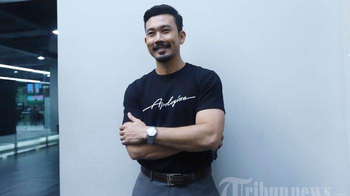 Denny Sumargo ditemui usai menghadiri konferensi pers penyelenggaraan Indonesian Box Office Movie Awards (IBOMA) 2019, di Jakarta, Kamis (14/3/2019). 