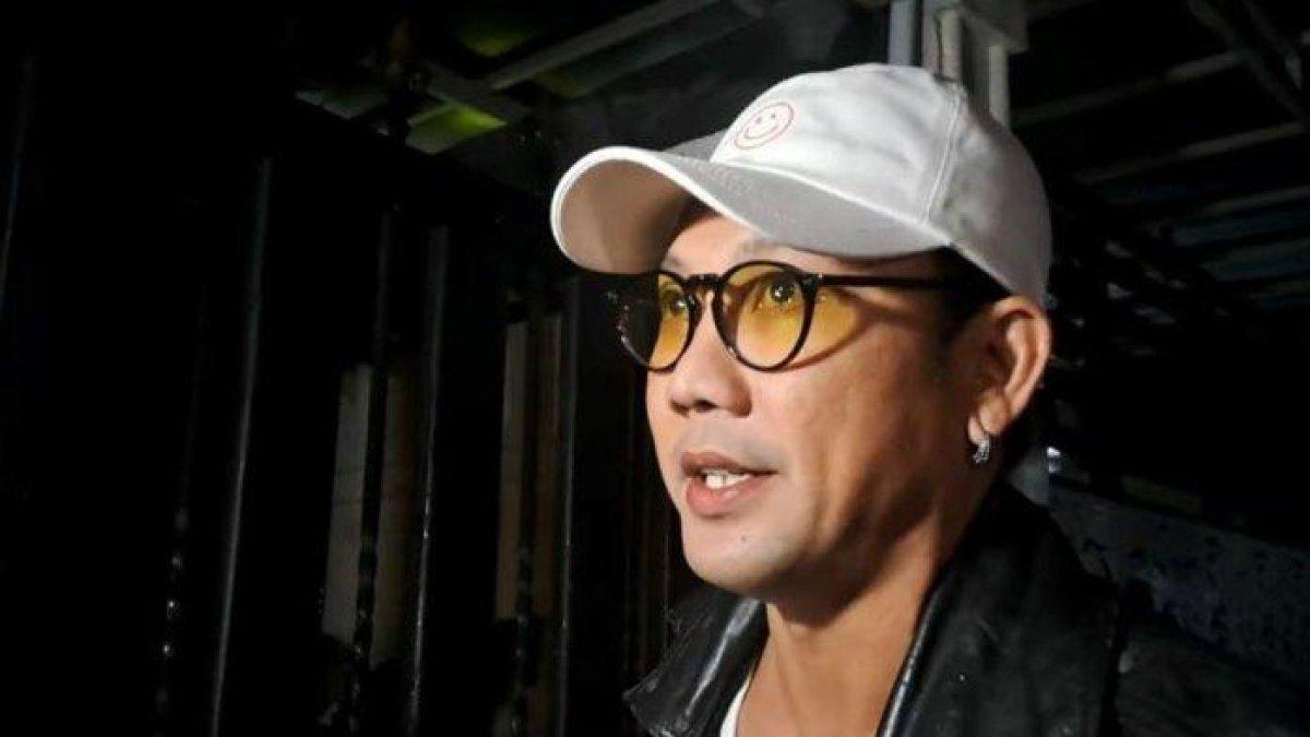 Denny Sumargo justru memilih merespon dengan gaya santai khas dirinya.