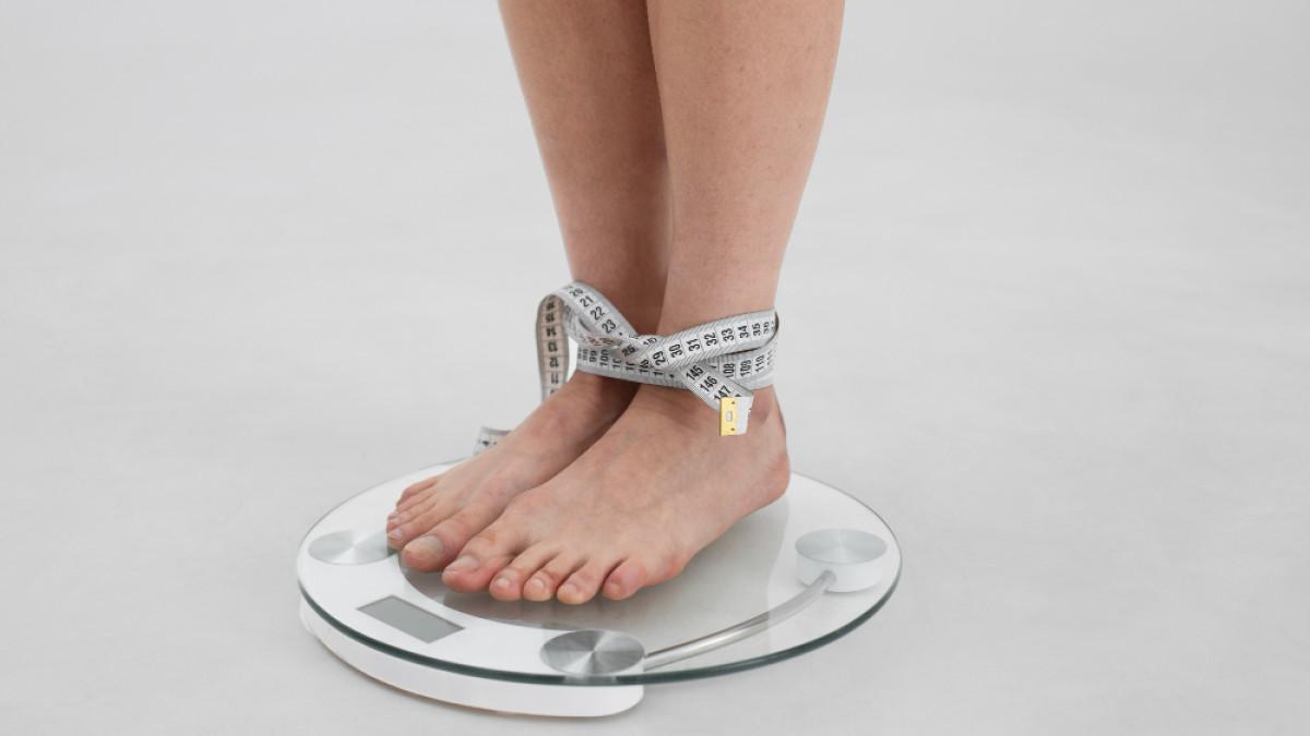 Ilustrasi seseorang yang menjaga berat badan tetap ideal