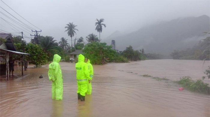BENCANA PESISIR SELATAN- Banjir terjadi di Kenagarian Duku, Kecamatan Koto XI Tarusan, Kabupaten Pesisir Selatan, Provinsi Sumatera Barat, Jumat (2/1/2026).