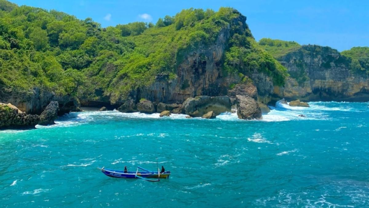 Wisata perahu yang terlihat dari Gesing Wonderland, tempat wisata baru di Gunungkidul