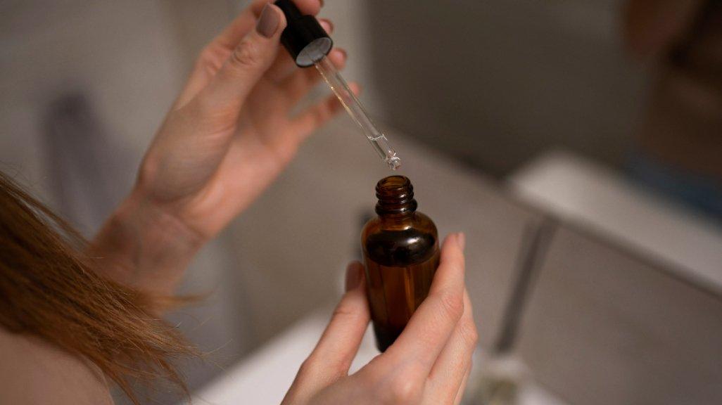 Ilustrasi Penggunaan Minyak Kemiri.