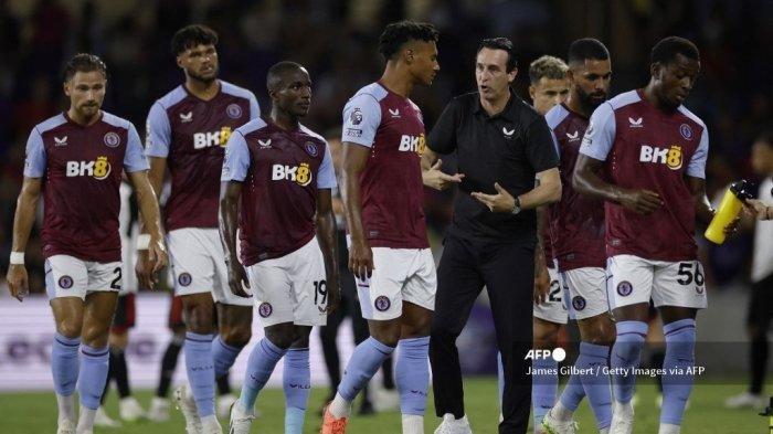 ASTON VILLA MENANG - Unai Emery, Manajer Aston Villa, memberikan instruksi tim selama pertandingan Premier League Summer Series antara Aston Villa dan Fulham FC di Stadion Exploria pada 26 Juli 2023 di Orlando, Florida. (Foto Arsip Juli 2023)