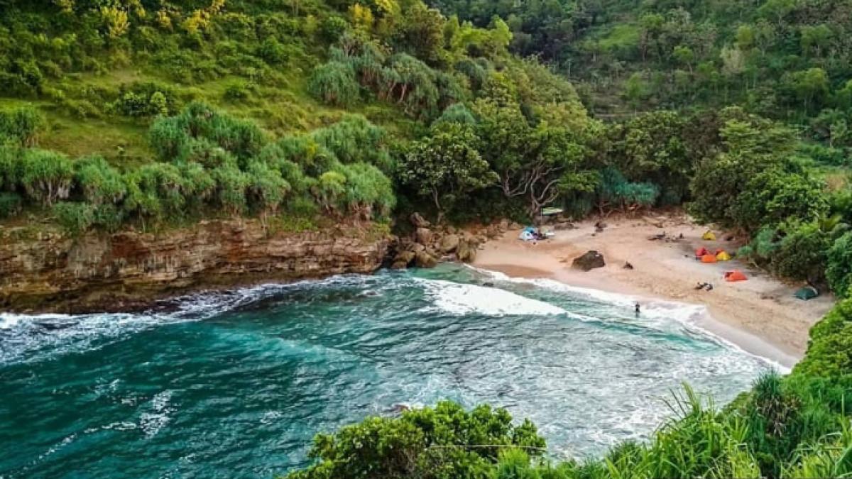 Pantai Ngetun atau Pantai Ngitun, tempat wisata hits di Gunungkidul, Jogja.