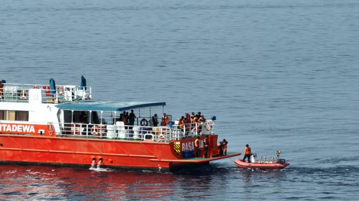PENCARIAN-Pencarian Hari Kedelapan, Jumat, 2 Januari 2026 pagi oleh Tim SAR Gabungan di Labuan Bajo, Manggarai Barat, NTT.