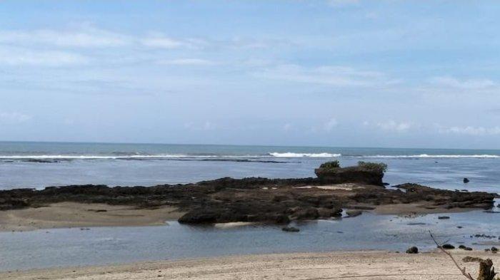 Pemandangan yang bisa dilihat dalam kawasan wisata Pantai Sayang Heulang di Desa Mancagahar, Kecamatan Pameungpeuk, Kabupaten Garut (Dinas Pariwisata dan Kebudayaan Garut).(Dinas Pariwisata dan Kebudayaan Garut)