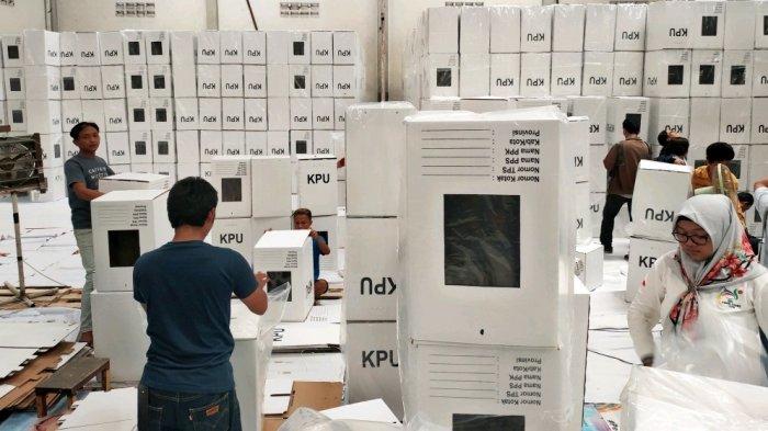 KOTAK SUARA - Ilustrasi kotak suara, beberapa waktu lalu. Wacana pemilihan kepala daerah oleh DPRD kembali mencuat ke ruang publik. Salah satu faktor utama yang melatarbelakangi munculnya kembali gagasan tersebut adalah tingginya ongkos politik dalam pemilihan kepala daerah secara langsung.