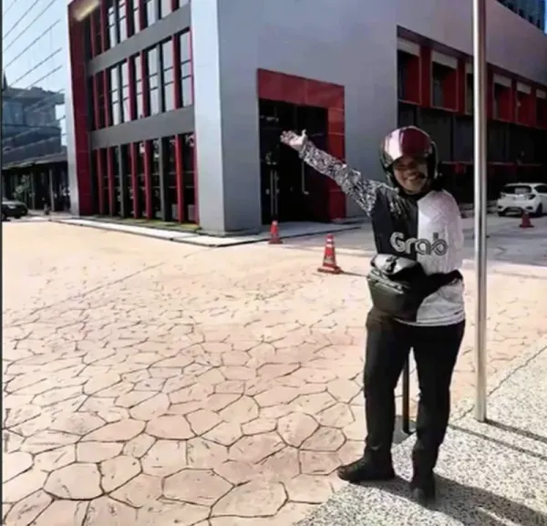 Demi Bisa Nikah, Ojol Disabilitas Ini Giat Kerja Antar Makanan